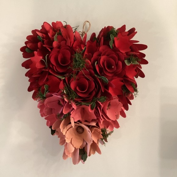 Heart Wreath/Arrangement Faux Floral - Picture 1 of 3